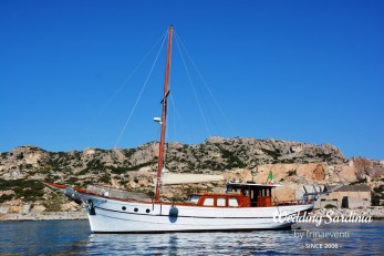 Wedding on boat in Sardinia