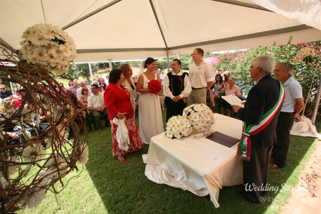 Civil ceremony outdoor in Sardinia