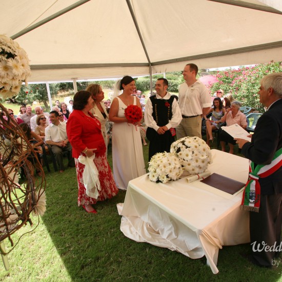 Civil ceremony outdoor in Sardinia