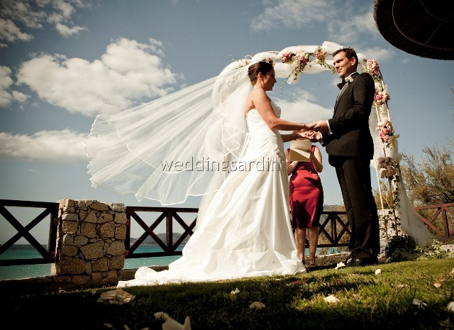 David and Kristina had a beautiful wedding day in the seaside town of Villasimius (south east coast) starting with an intimate ceremony on a terrace in fron