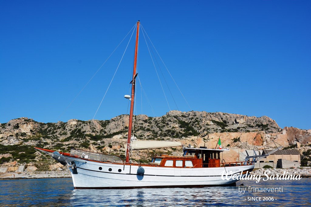 Wedding on boat in Sardinia